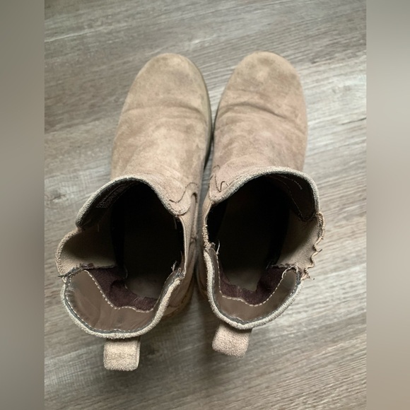 Cliffs Booties Chelsea Boots Tan Nude Beige Comfy Boots Size 7 M - Picture 10 of 16